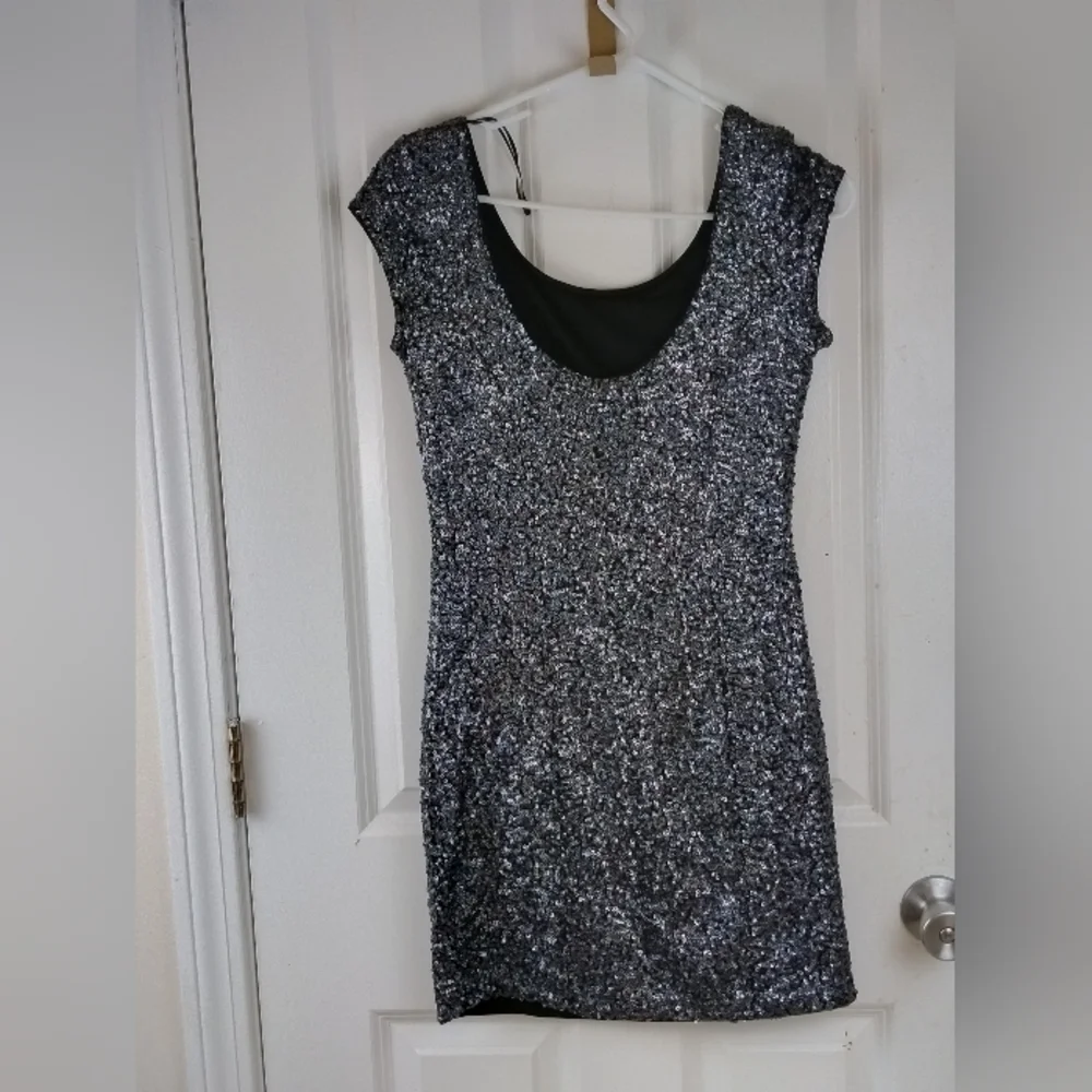 DIVIDED H& M DRESS - Picture 3 of 5